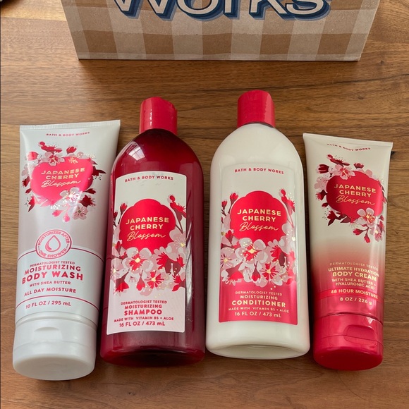 Bath & Body Works Japanese Cherry Blossom Collection - Red & White - Picture 2 of 3